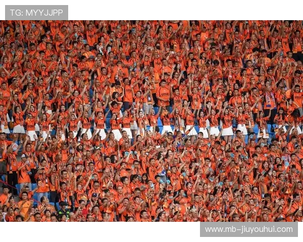 全力回追奋不放弃展现足球精神与团队默契的精彩救球瞬间